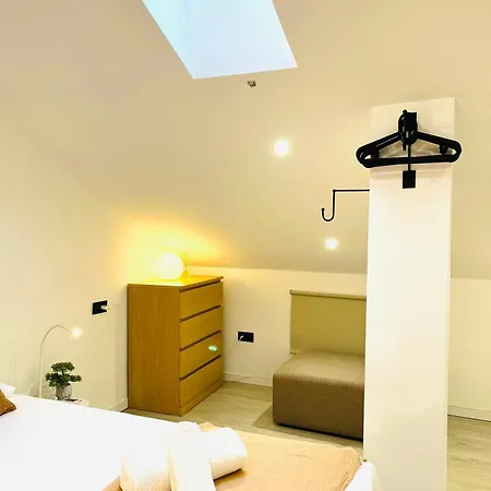 Bright And Cozy Duplex In The Heart Of *