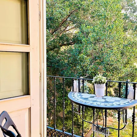 Bright And Cozy Duplex In The Heart Of