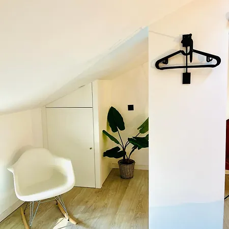 Bright And Cozy Duplex In The Heart Of *